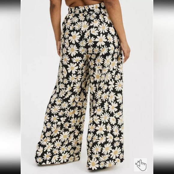 NWOT Floral Pull-On Wide Leg Pant - Picture 2 of 8